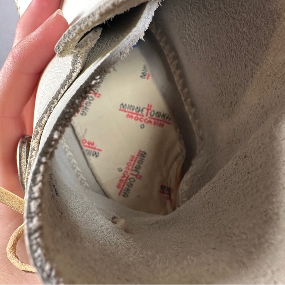 Vintage Minnetonka White Beaded Moccasin Boots thunderbird Native American - Picture 5 of 12